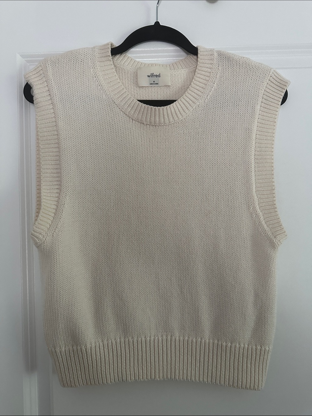 Aritzia Cream Sleeveless Crew Neck Knit Tank